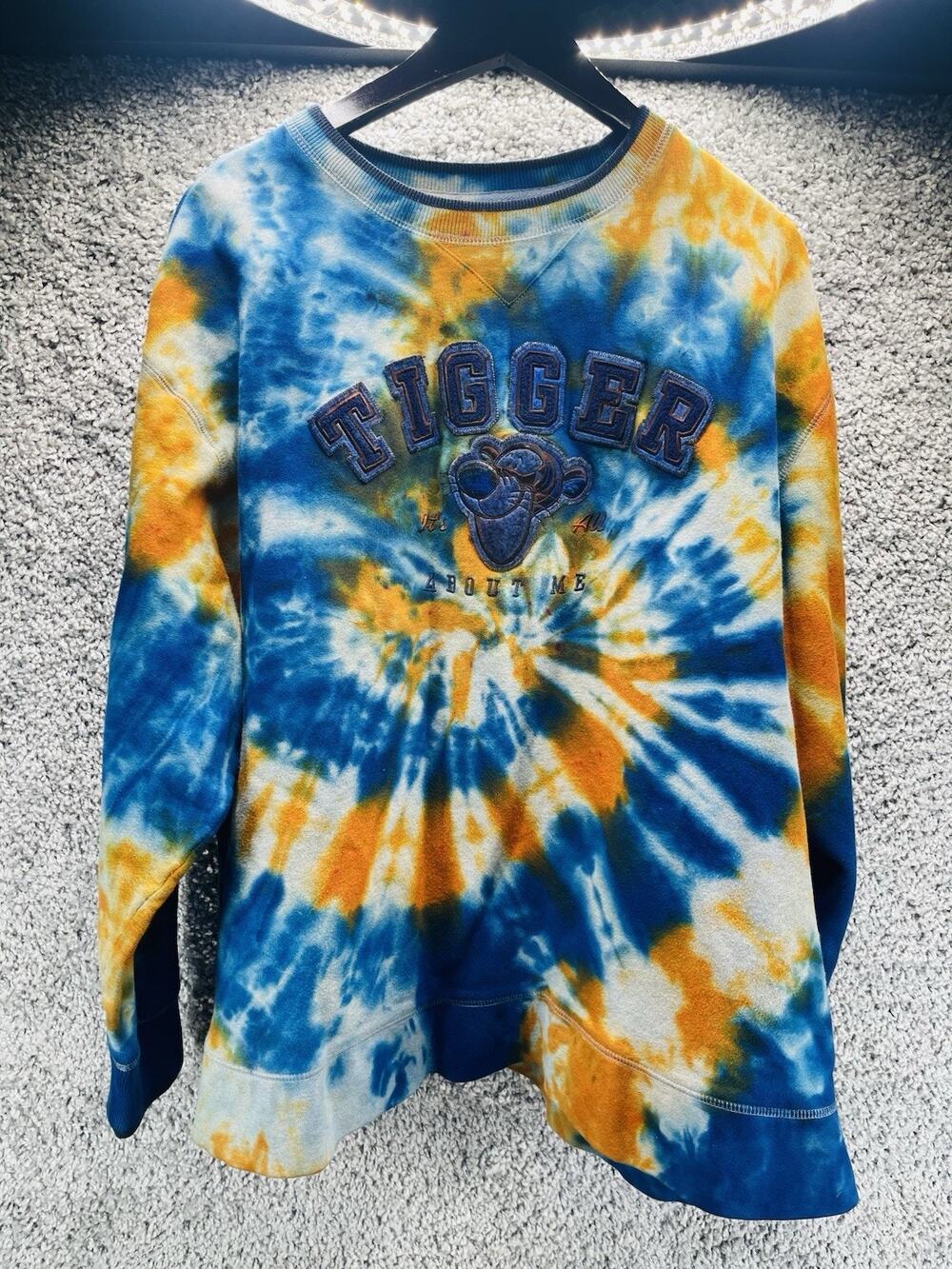 Disneyland Womens Tigger Tie Dye Sweater Size XL Blue Orange Long Sleeve Top